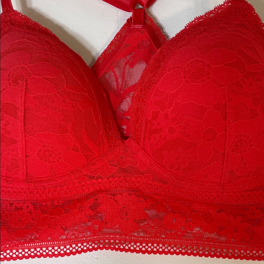 NWT. Victoria's Secret Red Floral Lace Wireless Bralette. Medium. - Picture 3 of 10